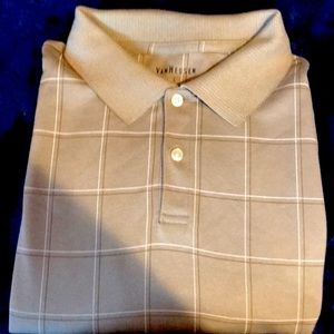Men size Large Van Heusen  shirt in excellent condition 💙